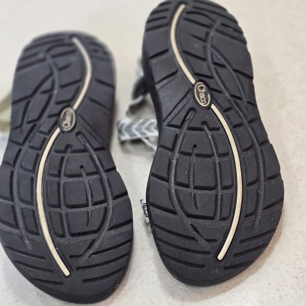 Women's 8 Chaco Hiking Sandal Z/2 Classic Trine Black White Chevron - Picture 5 of 7